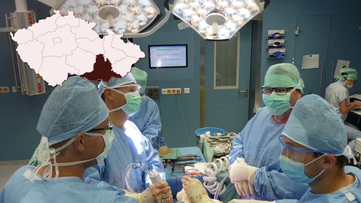 Lékaři v Brně vyměnili ženě oba kolenní klouby při jediné unikátní operaci